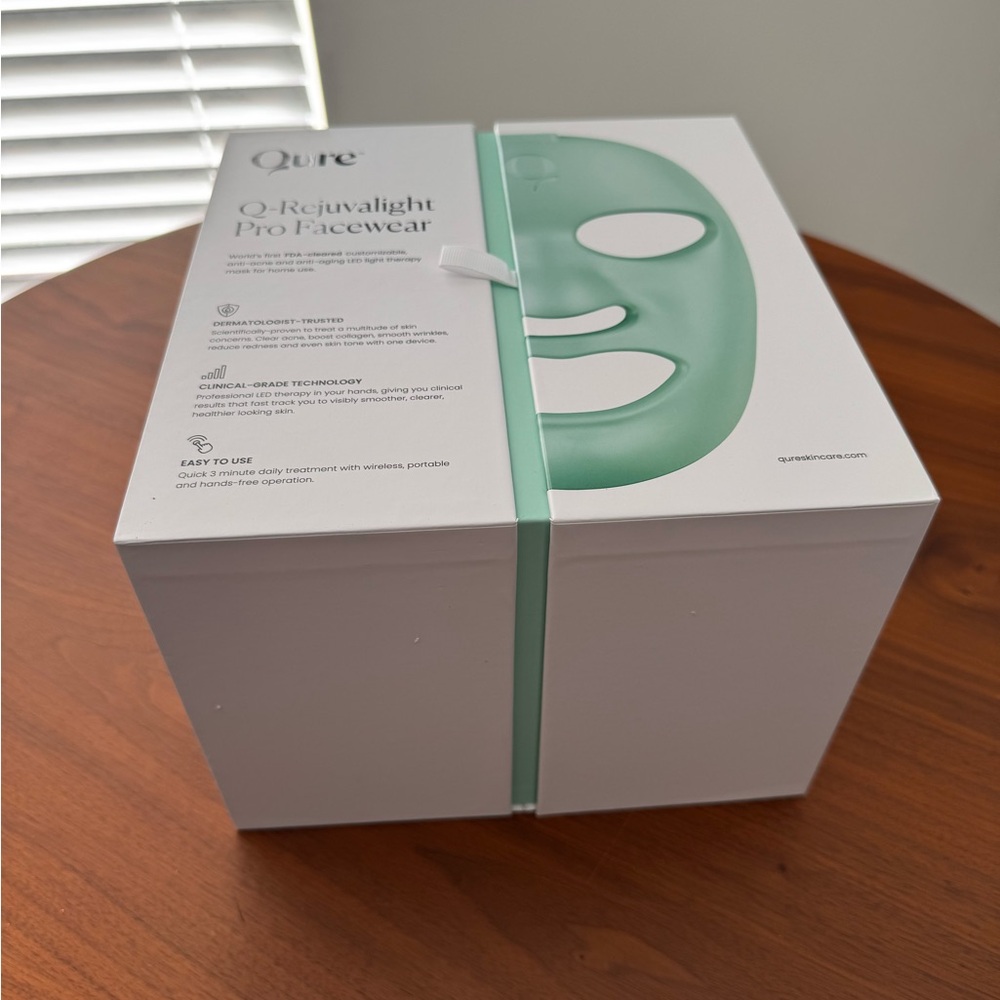 Qure Light Therapy Mask - New